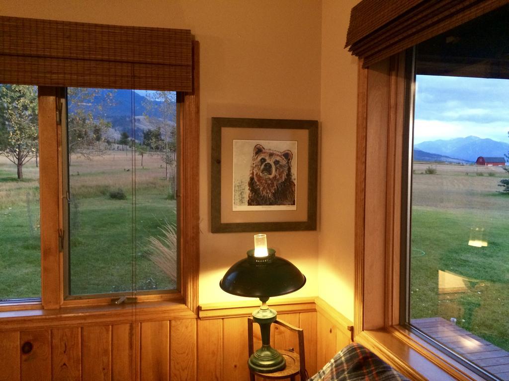 Pine Creek Cabin Livingston Montana Стая снимка